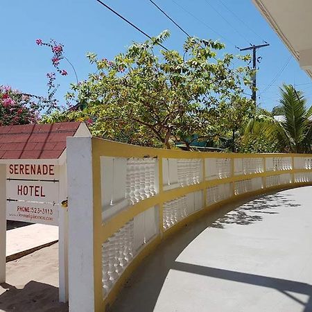 Serenade Hotel Placencia Екстериор снимка