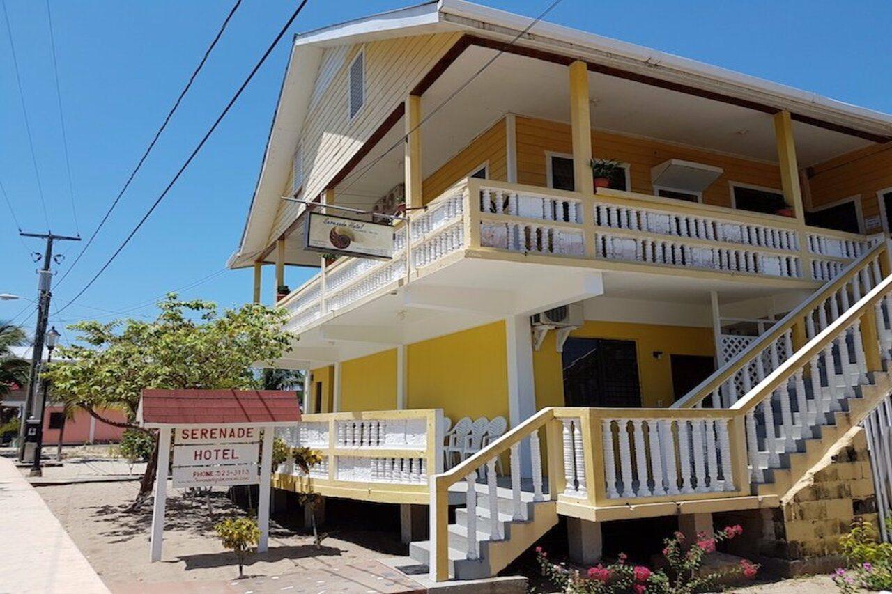 Serenade Hotel Placencia Екстериор снимка