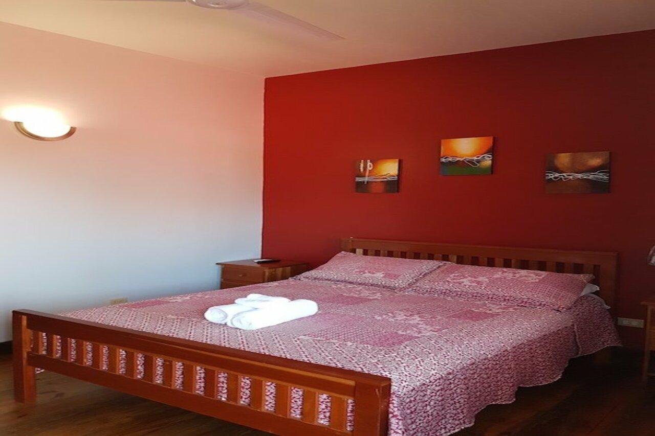 Serenade Hotel Placencia Екстериор снимка