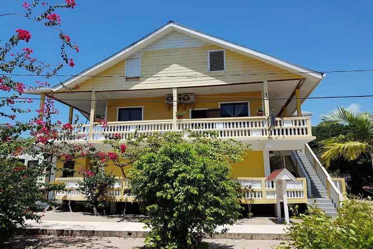 Serenade Hotel Placencia Екстериор снимка