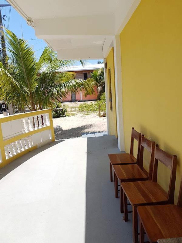 Serenade Hotel Placencia Екстериор снимка
