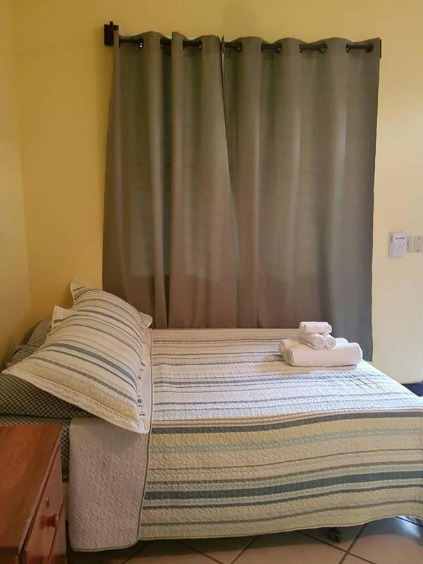 Serenade Hotel Placencia Екстериор снимка