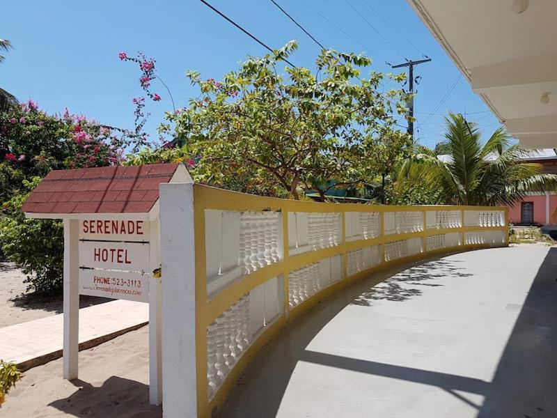 Serenade Hotel Placencia Екстериор снимка