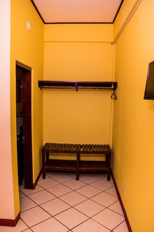 Serenade Hotel Placencia Екстериор снимка