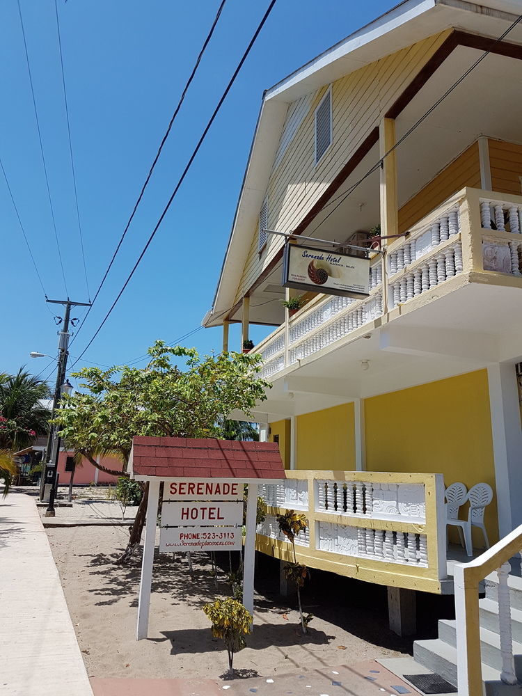 Serenade Hotel Placencia Екстериор снимка