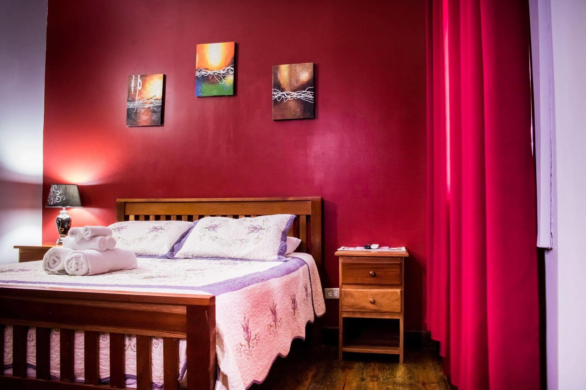 Serenade Hotel Placencia Екстериор снимка