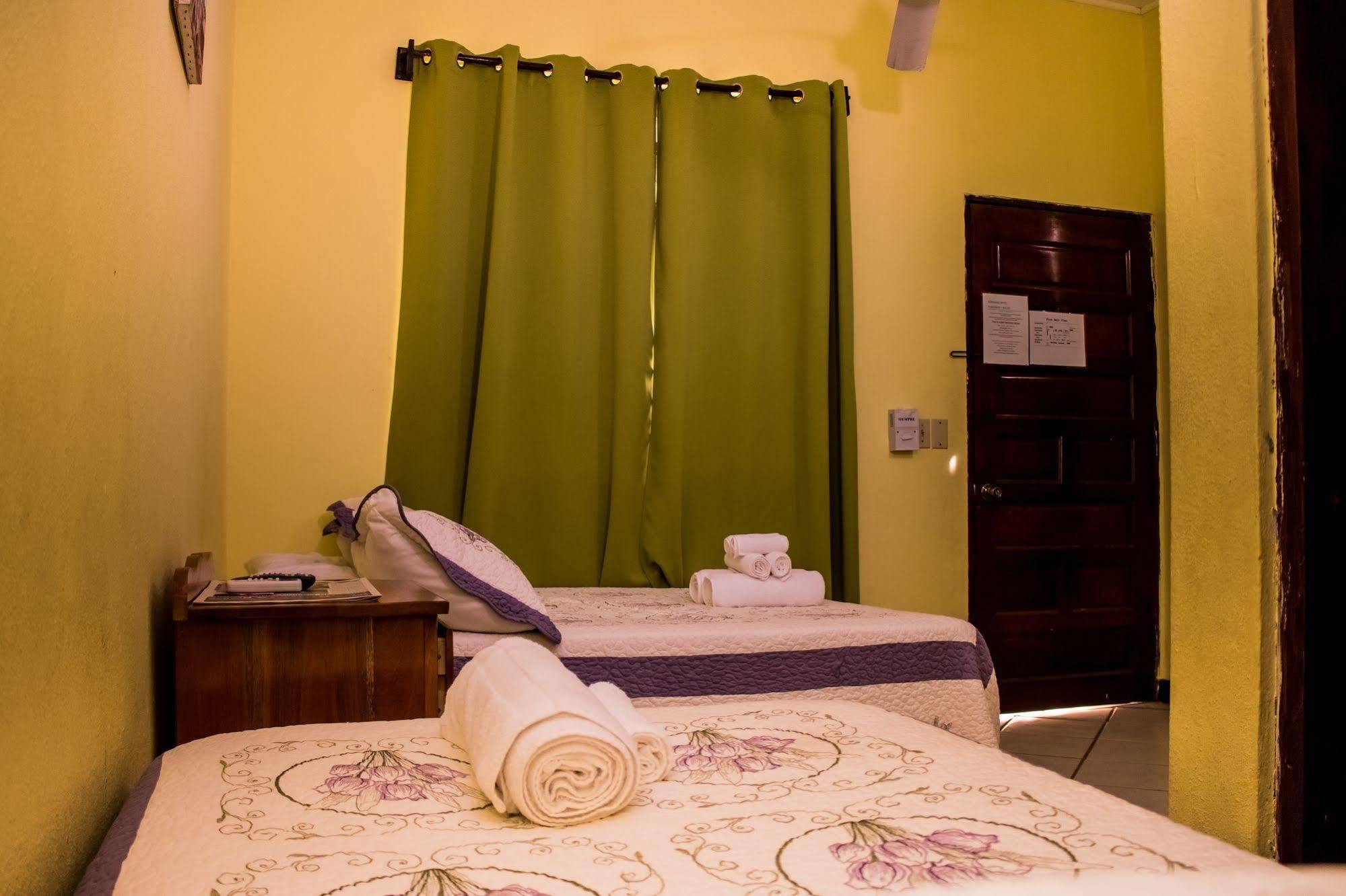 Serenade Hotel Placencia Екстериор снимка