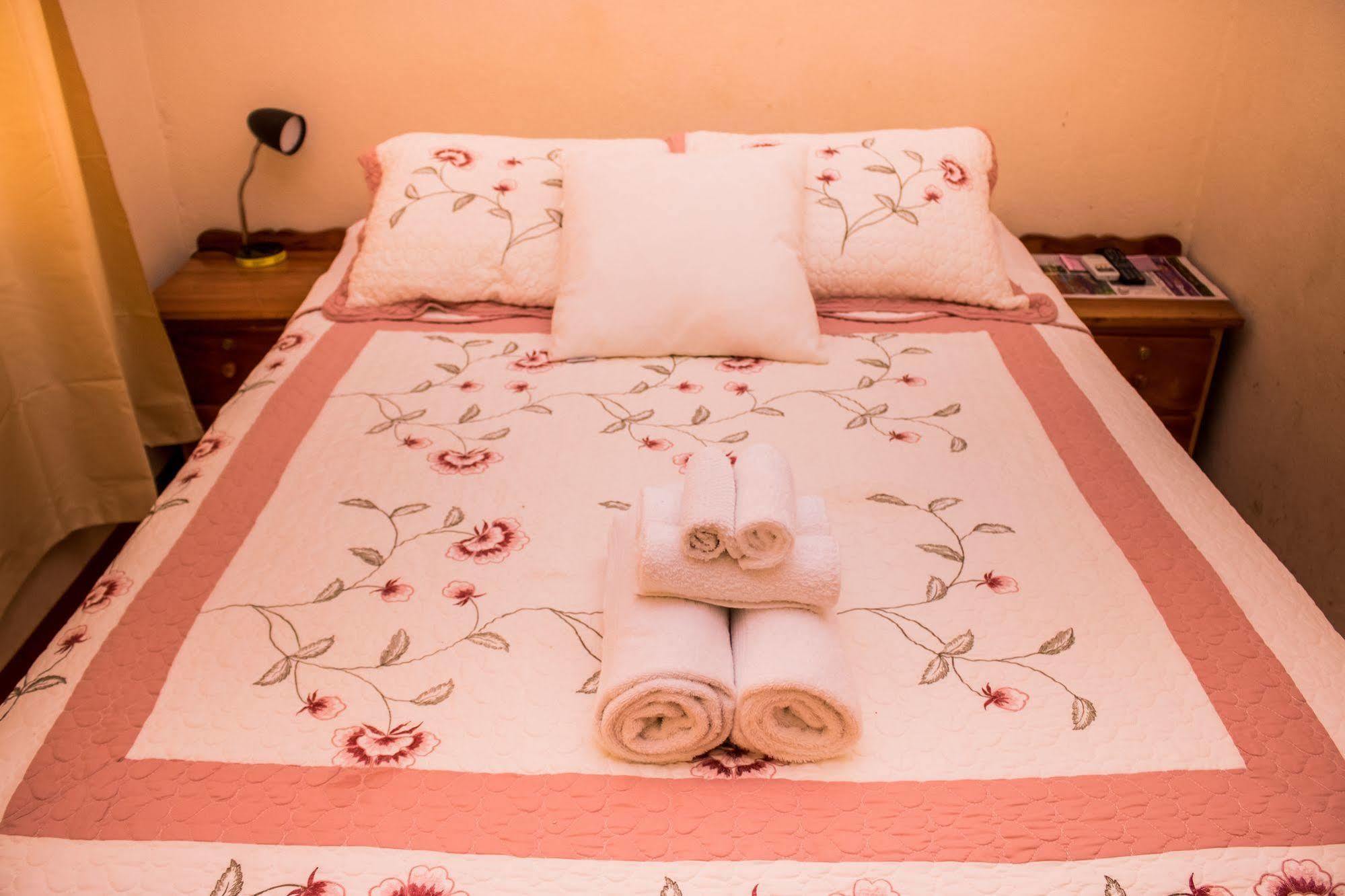 Serenade Hotel Placencia Екстериор снимка