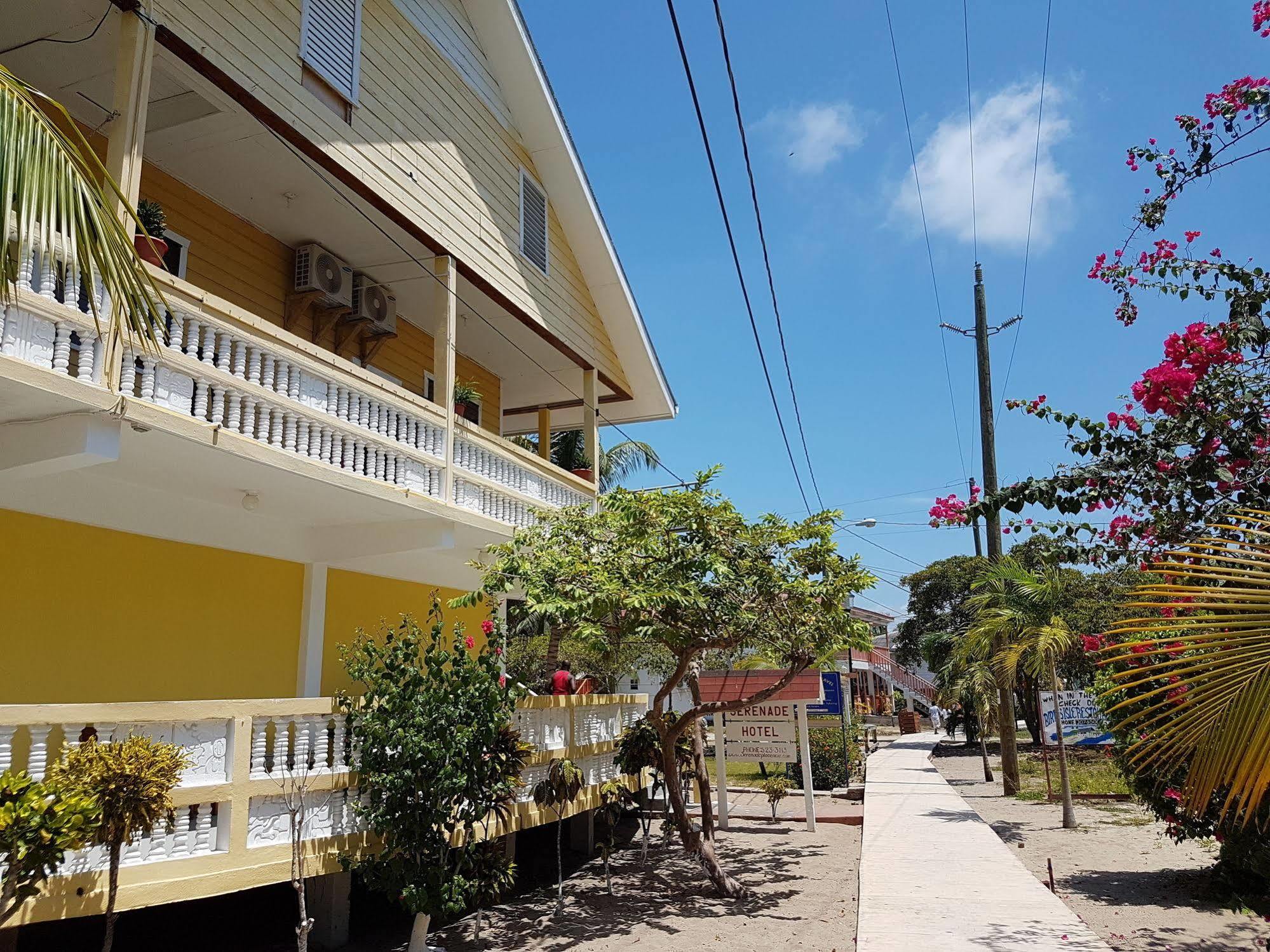 Serenade Hotel Placencia Екстериор снимка