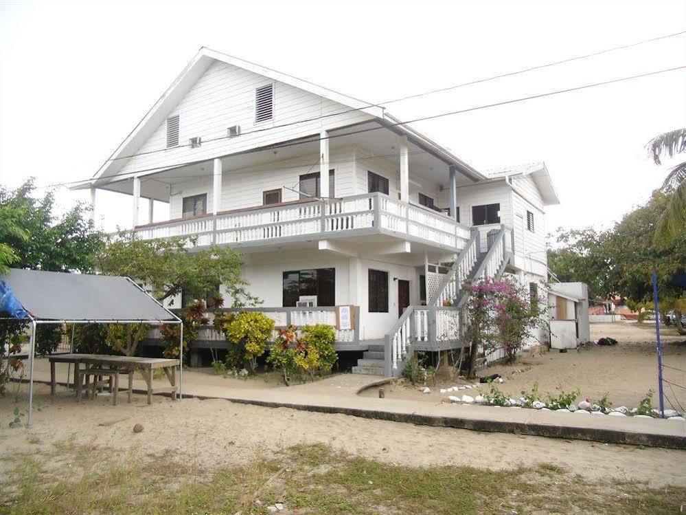Serenade Hotel Placencia Екстериор снимка
