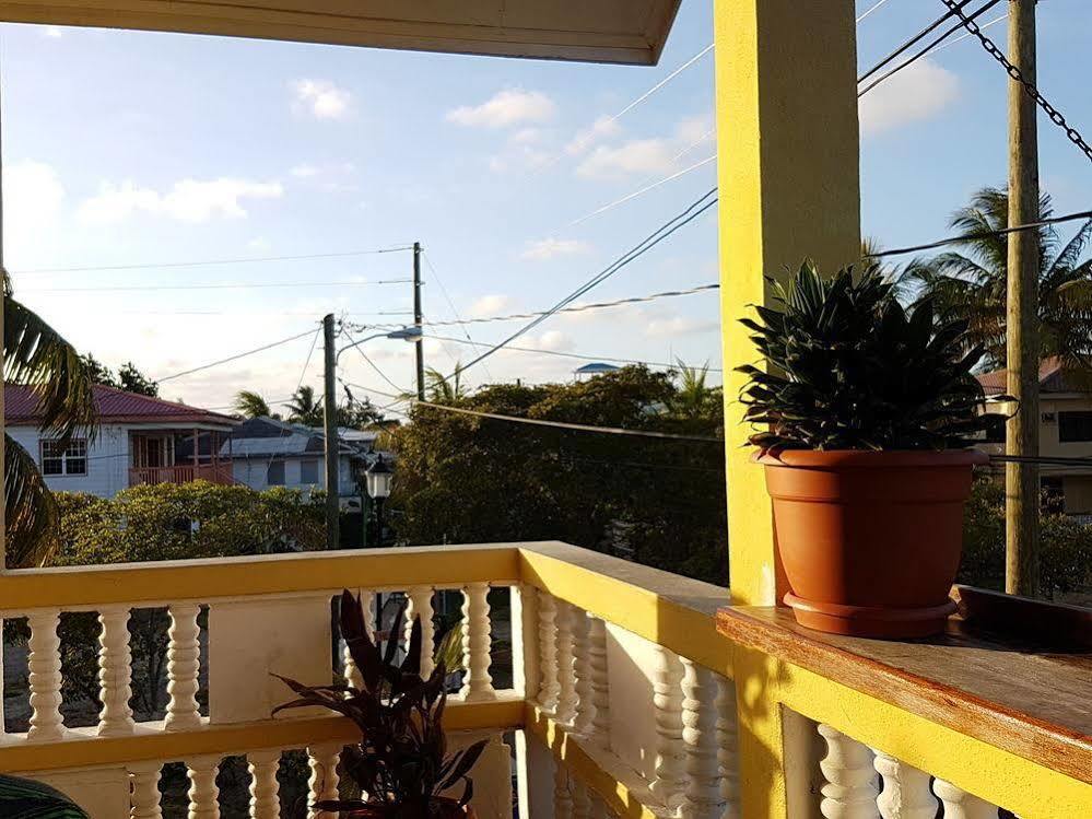 Serenade Hotel Placencia Екстериор снимка