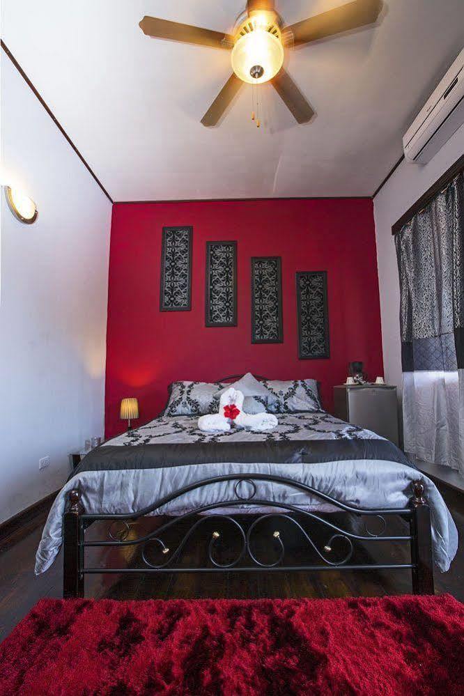 Serenade Hotel Placencia Екстериор снимка
